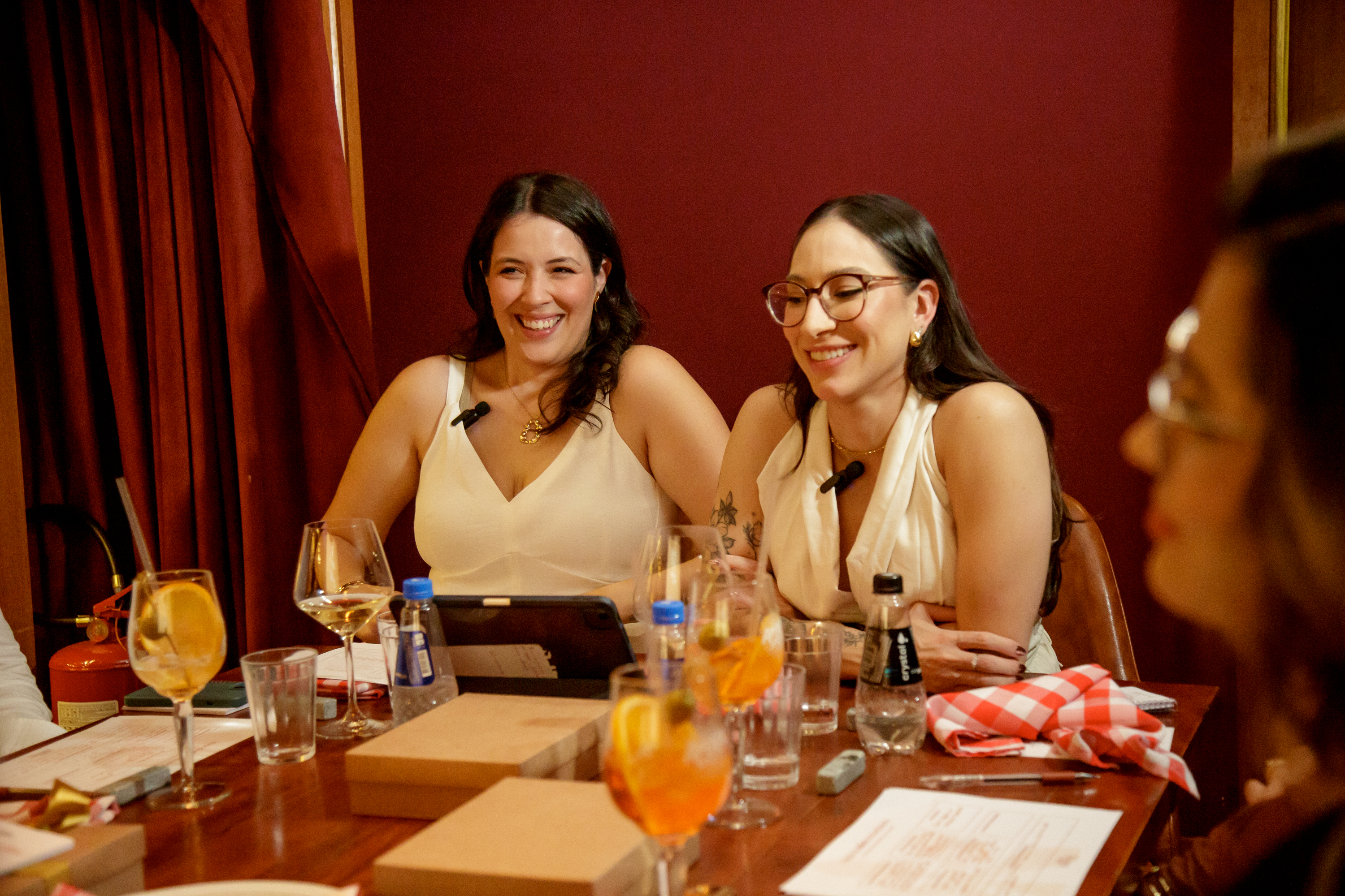 Giovanna e Isadora - Harmonizadoras e Mentoras especialistas em harmonização orofacial na Ilumme